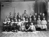 Skolfoto. Skolklass. Fröken Andersson med skolklass.