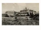 Vykort med motiv från Apelvikens kustsanatorium. Bilden är tagen före 1935.