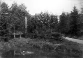 Mössebergsparken. Parkparti med fontän.