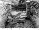 Klostret. Norra längan. Utgång till norra korsgången. Foto mot S.