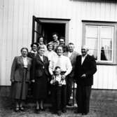 Alice och Gerhard Svantesson med familj. Gertrud och Gunnar Emanuelsson.