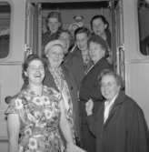 Svr. kvinnor på brevresa.
23 augusti 1955
