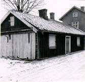 Kv. Plåtslagaren, Repslagaregatan 28. Rivet hus för parkeringsplats.