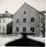 Falköpings tidning före tillbyggnaden 1957. Foto från kyrkomuren.