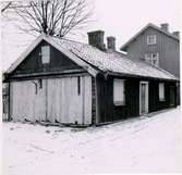 Kv. Plåtslagaren, Repslagaregatan 28. Rivet hus för parkeringsplats.