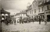 Strassbourgers cirkuselefanter passerar Stora torget på väg från jänvägsstationen upp till marknadsplatsen 1927.