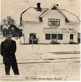 N. Åsarps stationshus. Stinsen antingen Bengt Karlsson eller Klaesson förnamn okänt.