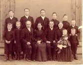 Alfred Hallenius med föräldrar, syskon, svägerska och syskonbarn.