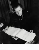 Porträtt Alma Jacobson, Johanna Brunssons vävskola.