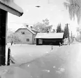 Kättilstorp 8 Januari 1968 före VA-arbeten. Petterssons nedfallna stängsel.