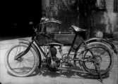 Motorcykel Neckarsulm ” vy 1917 D” på asken.