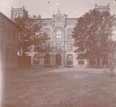 Frimurarehotellet, Larmtorget och till vänster Eoska huset. Bilden är tagen före 1926 då Vasabrunnen invigdes.