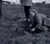 Dr. Ragnhild Boström i Kårehamn gör en arkeologisk undersökning, juli 1962.
