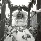 En scen från ett karnevalståg i Kalmar. Barnens dag omkring 1940.