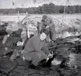 Amanuens Ulf Erik Hagberg vid en arkeologisk utgrävning.