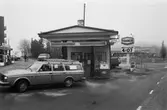 Bensinstationen Texaco i korsningen Gamla Riksvägen-Streteredsvägen i Kållered, år 1984. 