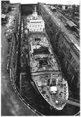 Cementas lastfartyg NORDANVIK förlängs i Gustaf V-dockan på Beckholmen 1975