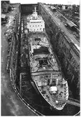 Cementas lastfartyg NORDANVIK förlängs i Gustaf V-dockan på Beckholmen 1975