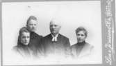Konfirmationskort sommaren 1900. Kyrkoherde Jönsson, Ingegerd Berggren, Ida Jönsson, Ragnhild Schimmelpfennig. Lilla Forsa Mönsterås