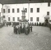 Procession på inre borggården på Kalmar slott. .