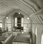 Långhuset i Oskars kyrka från läktaren.