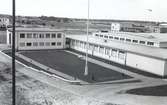 AB Kalmar nya tapetfabrik, kortet taget 1939, då fabriken var färdigbyggd.
Chefen var konsul Lindh. Till höger Kalmar Läns slakterier och till vänster B.P.-bensinstation och AGA-fabriken i bakgrunden.
Gamla industriområdet.