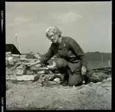 Ragnhild Boström vid Ottenby kapell.

Ruinen efter S:t Johanneskapellet är belägen en halvmil söder om Ås kyrka, intill vägen mot fyren Långe Jan. Kapellet uppfördes under 1200-talets senare del och övergavs vid 1500-talets slut. Kapellruinen mäter 25x13 meter med intill fem meter breda murar och omges av en enkel kyrkogårdsmur. Vid uppförandet av fyren på 1780-talet, revs de då ännu stående murarna för att användas som byggnadsmaterial. I anslutning till ruinen ligger den så kallade Rosenkinds källa. Linné benämner för övrigt 1741 platsen Rosenkinds kapell. 

(Uppgifterna är hämtade från Länsstyrelsen)