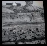 Genomskärning av jordskiktet vid brandgrav i Bredsättra.