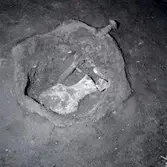 Kanna av brons, funnen i ett röse i Klinta.