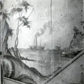 Väggmålningar i trappan till ett 1947 rivet hus vid Södra Långgatan. Grått i grått, på papper klistrat på virket. Överförda till museet.