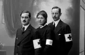 Porträt av 3 rödakorset arbetare 1917.