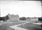 Folkskolan (Centralskolan) från Medborgarplatsen (nuv. platsen för stadshuset).