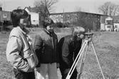 Temavecka på Ekenskolan i Kållered, år 1984. Bruk av nivelleringsinstrument.

För mer information om bilden se under tilläggsinformation.