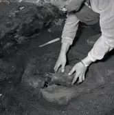 Kanna av brons, funnen i ett röse i Klinta.