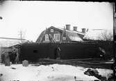 Rivning av Skötsner-Edhlunds bostad och ateljé på Sjögatan, kvarteret Guldskäret vid Stora Torget, Östhammar, Uppland före 1914