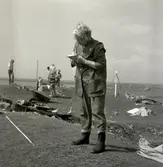 Ragnhild Boström vid Ottenby kapell.

Ruinen efter S:t Johanneskapellet är belägen en halvmil söder om Ås kyrka, intill vägen mot fyren Långe Jan. Kapellet uppfördes under 1200-talets senare del och övergavs vid 1500-talets slut. Kapellruinen mäter 25x13 meter med intill fem meter breda murar och omges av en enkel kyrkogårdsmur. Vid uppförandet av fyren på 1780-talet, revs de då ännu stående murarna för att användas som byggnadsmaterial. I anslutning till ruinen ligger den så kallade Rosenkinds källa. Linné benämner för övrigt 1741 platsen Rosenkinds kapell. 

(Uppgifterna är hämtade från Länsstyrelsen)