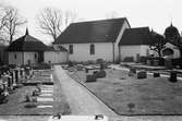 Kållereds hembygdsgille anordnar sockenvandring i området vid Kållereds kyrka, år 1984. 