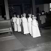 En procession i samband med att kyrkvaktmästare Gustav Svensson avgick den 1 november 1958.