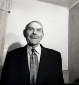 Bild på kyrkvaktmästare Gustav Svensson som avgick den 1 november 1958.