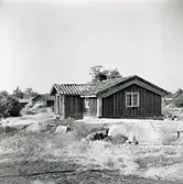 En liten enkelstuga på Östra Eknö.