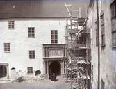 Inre borgen med byggnadsställning på Kalmar slott.