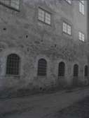Yttre borggården av Kalmar slott. Norra fasaden med det forna kvinnofängelsets fönster i andra våningen.