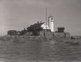 Grimskärs fyr från söder. Fyren revs vintern 1941-42. Notera den vita gaveln som fungerade som sjömärke.