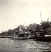 SS Jarl av Oskarshamn i Oskarshamn cirka 1950