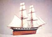 Fantome var ett16 kanoners fartyg som byggdes i Chatham och sjösattes 1839.  Hon ingick i den brittiska flottan vid Indien och var stationerad i Australien. Fantome sjönk 1852.