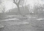 Källa ödekyrkogård.
Gravhällar före restaureringen.