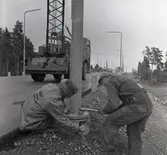 Montering av belysning på Ölandsbron.