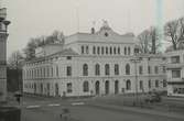 Kalmar Teater är helt säkert en av Sveriges vackraste teatrar. Ritad av arkitekt Bror Carl Malmberg och invigd 1863 är den ett mästerverk helt i tidens anda. Salongens ursprungliga elegans lever kvar tack vare en grundläggande renovering och restaurering 1987 och många gästande sällskap har uttryckt sin hänförelse över det lilla mästerverket. (Fotografens ord.)