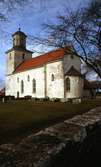 Resmo kyrka är det medeltida Sveriges äldsta bevarade kyrkobyggnad som alltjämt är i bruk. Den är den bäst bevarade av de kvarstående öländska medeltidskyrkorna och har genom byggnadsantikvariska undersökningar dokumenterats till 1000-talet. De äldsta delarna - koret med absid, långhuset, delar av västtornet - daterar sig från 1000-talets slut. Västtornet färdigställdes vid mitten av 1100-talet och omkring år 1200 uppfördes också ett östtorn. En sakristia tillbyggdes vid 1740-talets början. Stora spetsbågiga fönster höggs upp 1784 och det plana innertaket ersattes med ett tunnvalv av trä. Östtornet, som förvandlat kyrkan till en klövsadelskyrka, revs vid 1826 års ombyggnad ned till något över det ursprungliga korets nivå, och kyrkan erhöll i huvudsak sitt nuvarande utseende. Vid samma tillfälle försågs tornet med lanternin; kor och långhus täcks av ett gemensamt sadeltak; korets takfall dock något kortare. Ytterligare förändringar av tornets utseende gjordes 1890. År 1923 förändrades exteriören enligt förslag av arkitekt A. Roland.

(Uppgifterna är hämtade från Wikipedia)