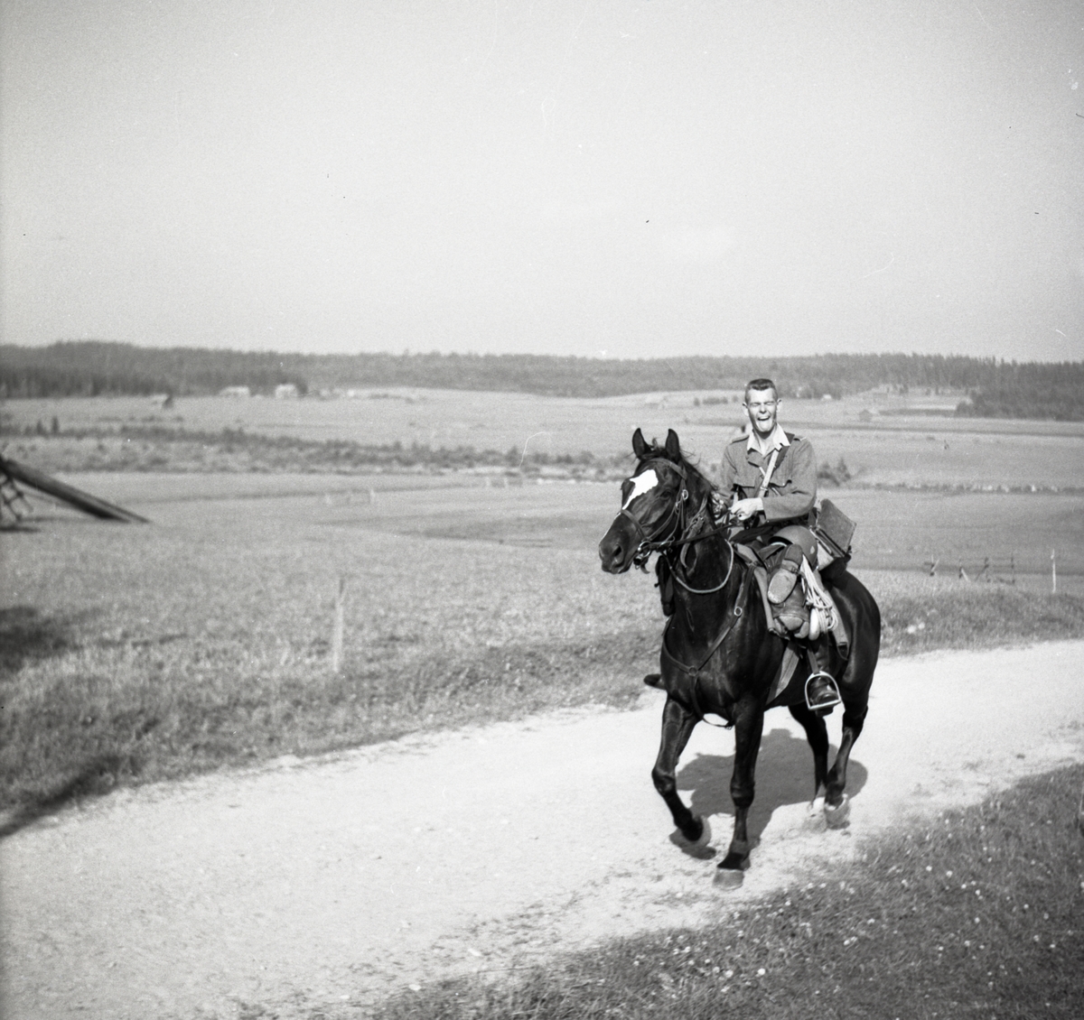 Bo Sallmander, Värnpliktig på hästryggen. Norrlands dragonregemente K4, Umeå, 1955-1956.